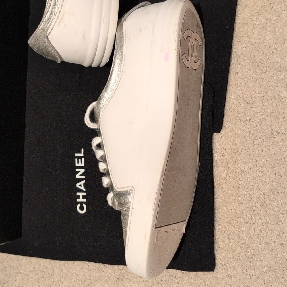 CHANEL Women's Silver and White Sneakers Size 8 - Picture 4 of 7